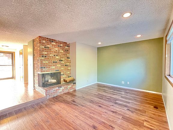 3rd image of 6642 Amy Ln NE