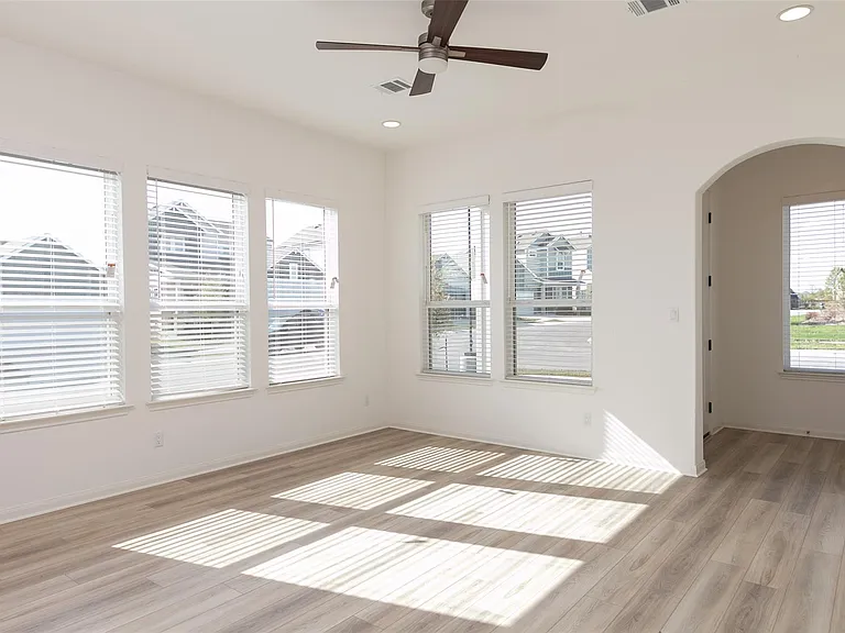 5303 Bruno St — Photo 4