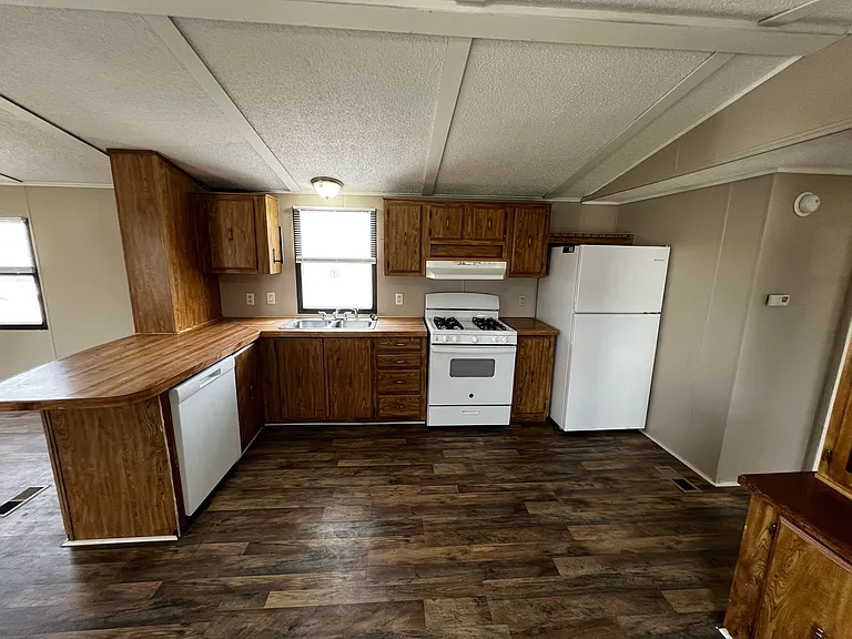 Creekside Village — Photo 25