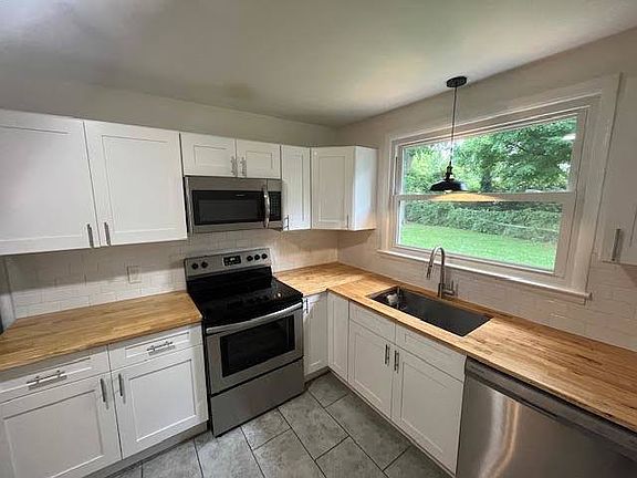 5th image of 212 Melmack Dr