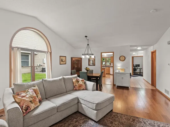 2605 Rosetown Ct, Roseville, MN 55113