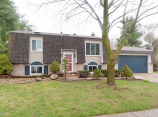 2518 Chaparral St, Kalamazoo, MI 49006