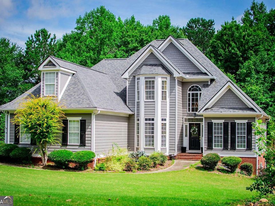 1st image of 204 Pinehurst Way