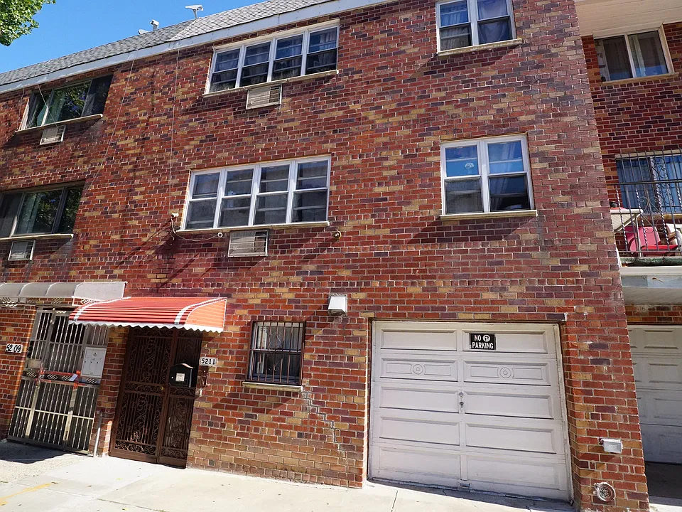 52-11 Seabury St #1