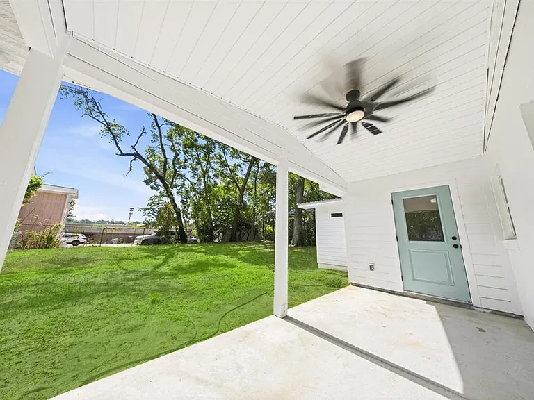 1827 Fernando Dr — Photo 10