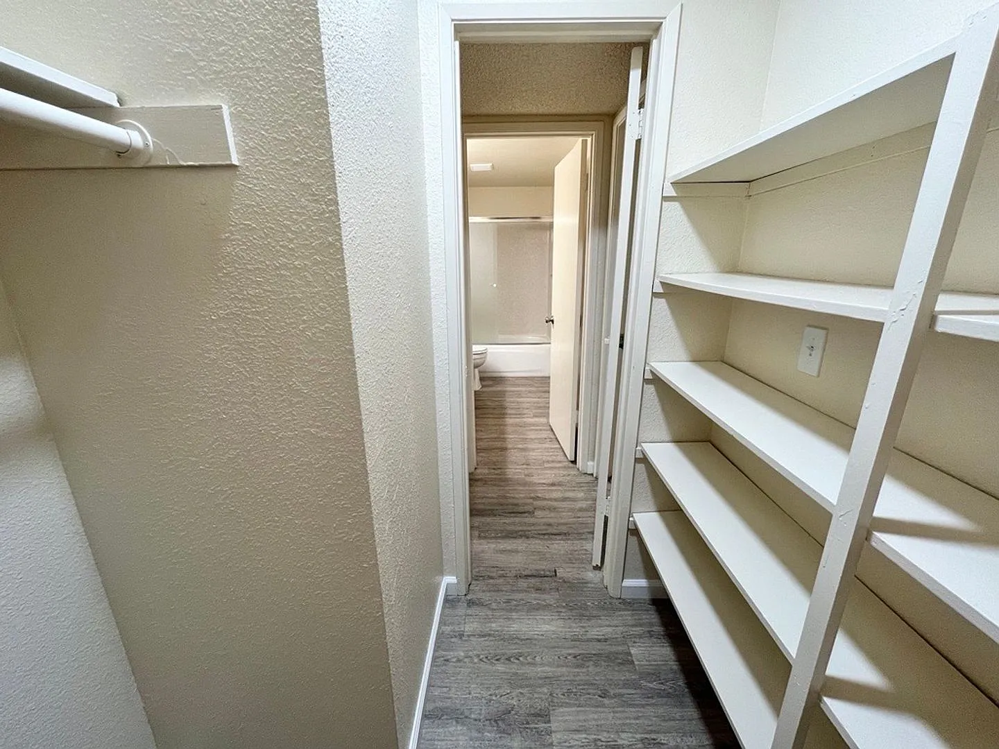 Merit Manor Apartments — Photo 4