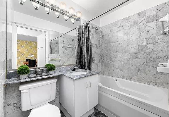 5th image of 200 W 79th St APT 10P