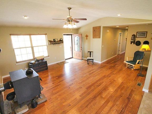 3rd image of 73 Dawnelle Dr