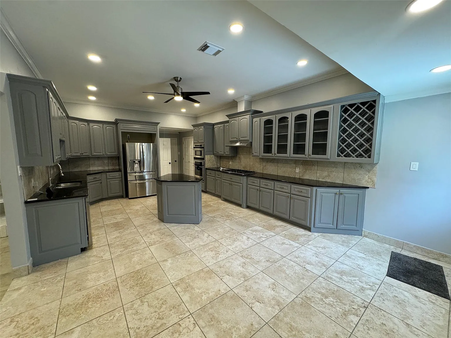 4 bed, 3.0 bath, 2603 sqft, $3,195 — Photo 3