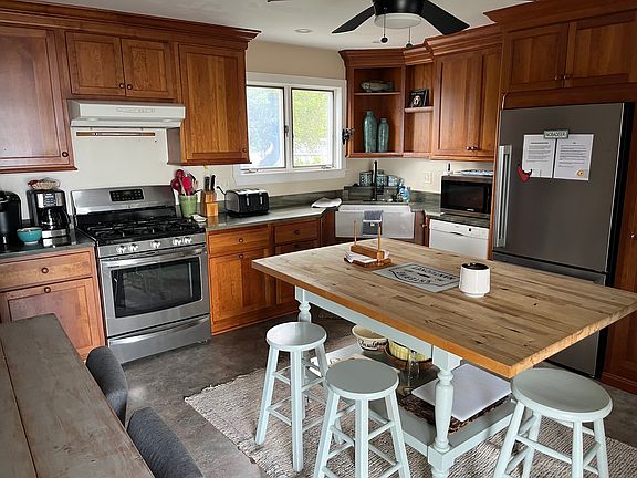 Fully applianced kitchen