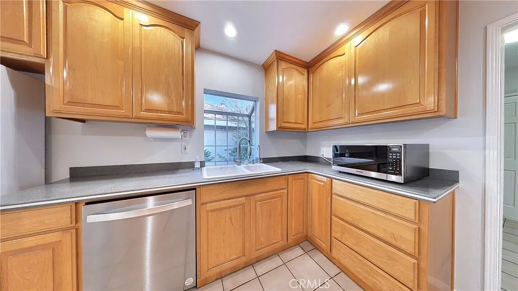 3 bed, 1779 sqft, $3,850 — Photo 3