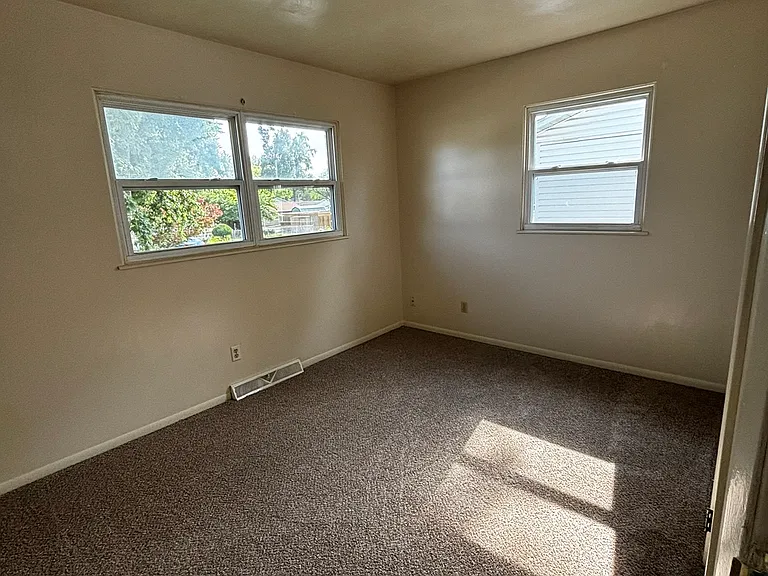 2217 Stokebridge Rd — Photo 4