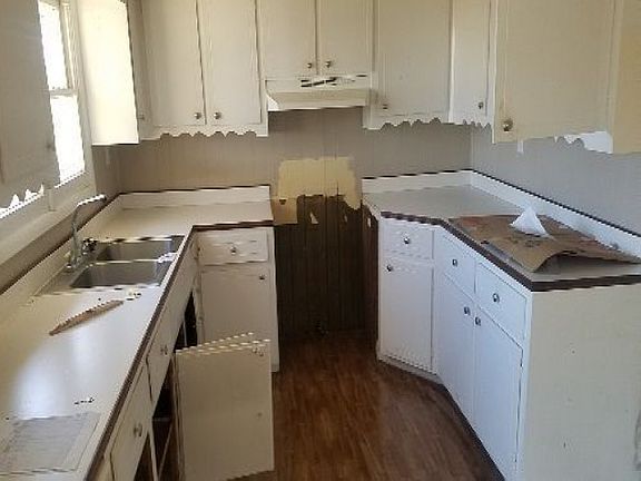 3rd image of 710 New Salem Cir