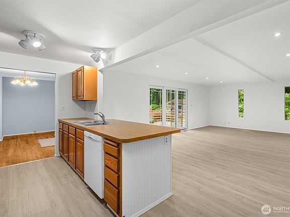 3rd image of 16811 1st Avenue NW