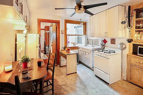 1st image of 427 E 6th St APT 2R