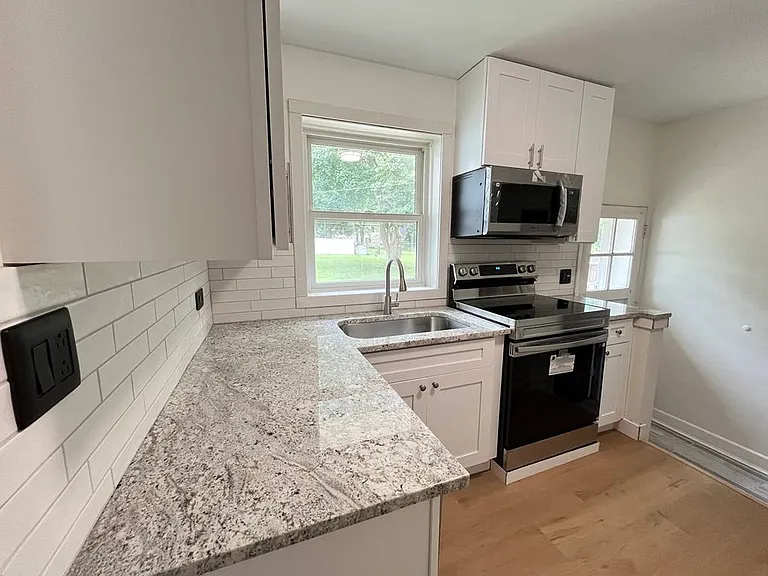 127 S Forest Ave — Photo 14