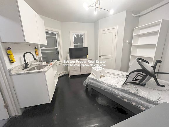 5th image of 16-20 Westland Ave #42