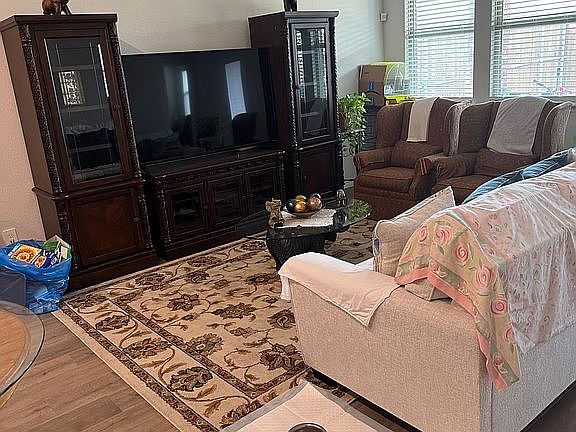 4th image of 552 Winthrop Rd