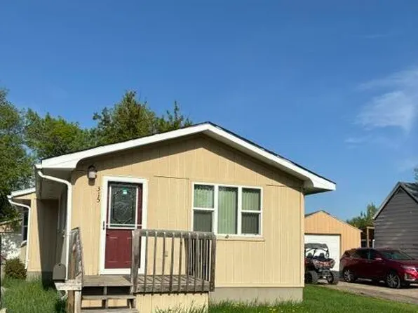315 Burgamott Ave, Grafton, ND 58237