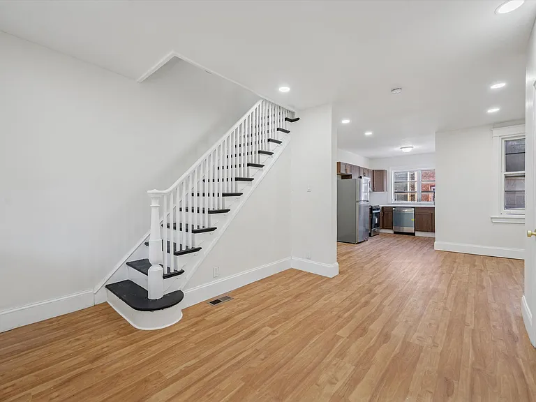 1623 S Lindenwood St — Photo 10