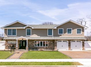 1025 N Central Dr, North Massapequa, NY 11758