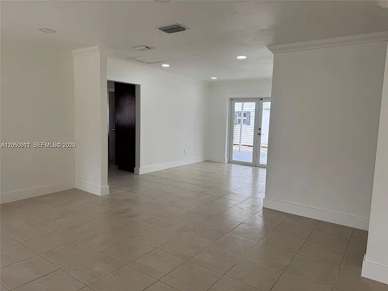 10835 SW 154th Ter — Photo 8