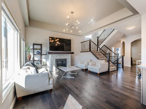 15907 18th Ave SW, Edmonton, AB T6W 3E8