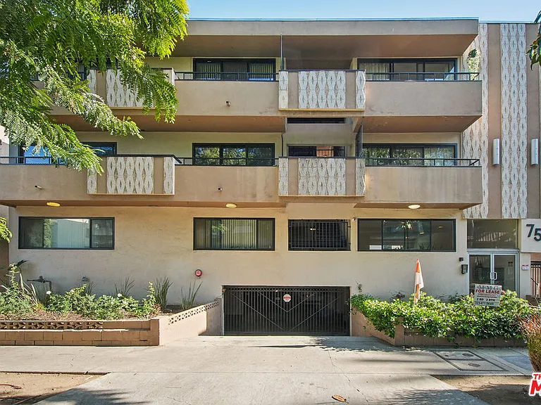 7540 Hampton Ave #202 — Photo 25