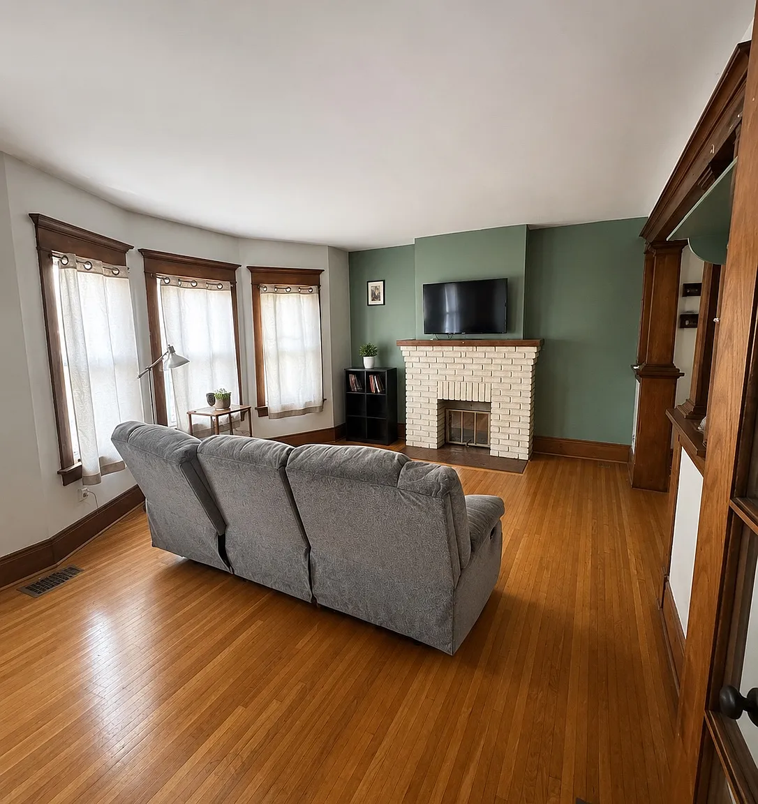 3 bed, 1200 sqft, $1,650 — Photo 1