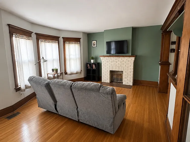 125 Stratford Rd — Photo 1