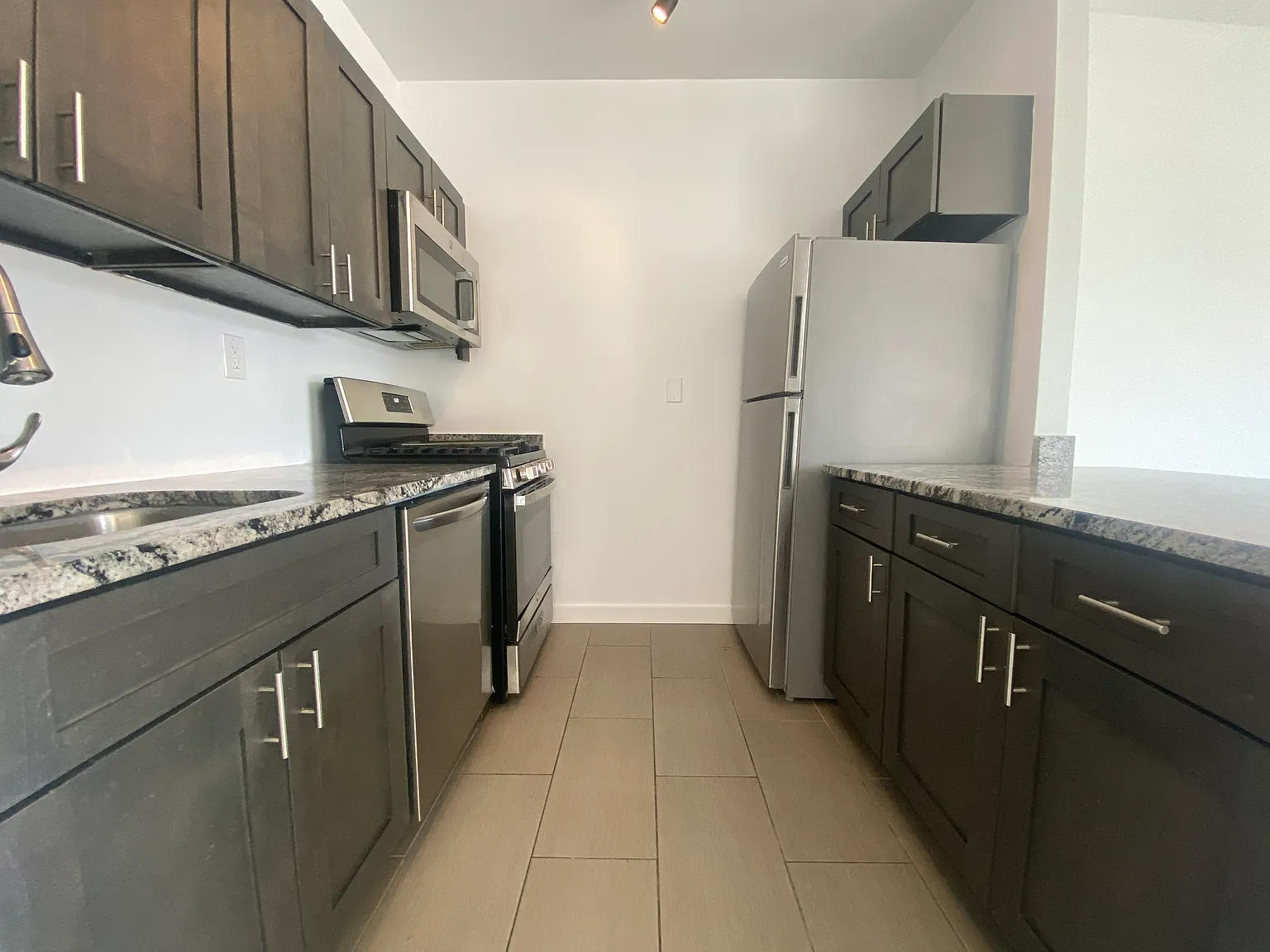 Studio, 850 sqft, $1,700 — Photo 3