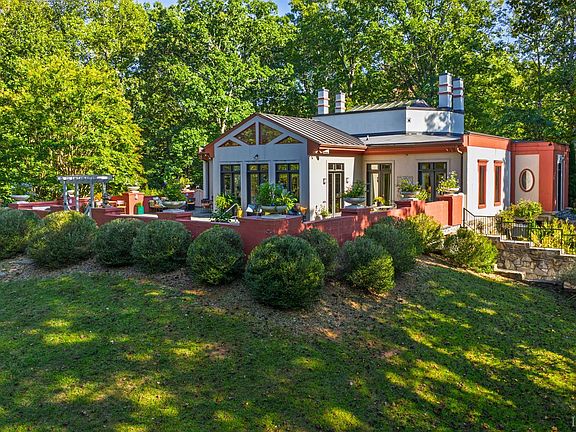 2nd image of 4935 Mountain Laurel Dr