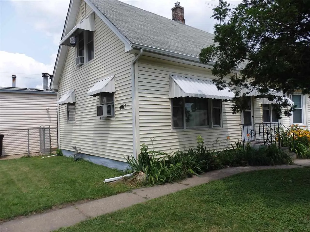 1407 42nd St photo 1
