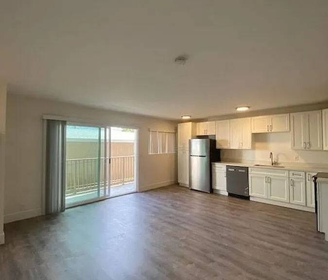 2221 Parker St — Photo 3