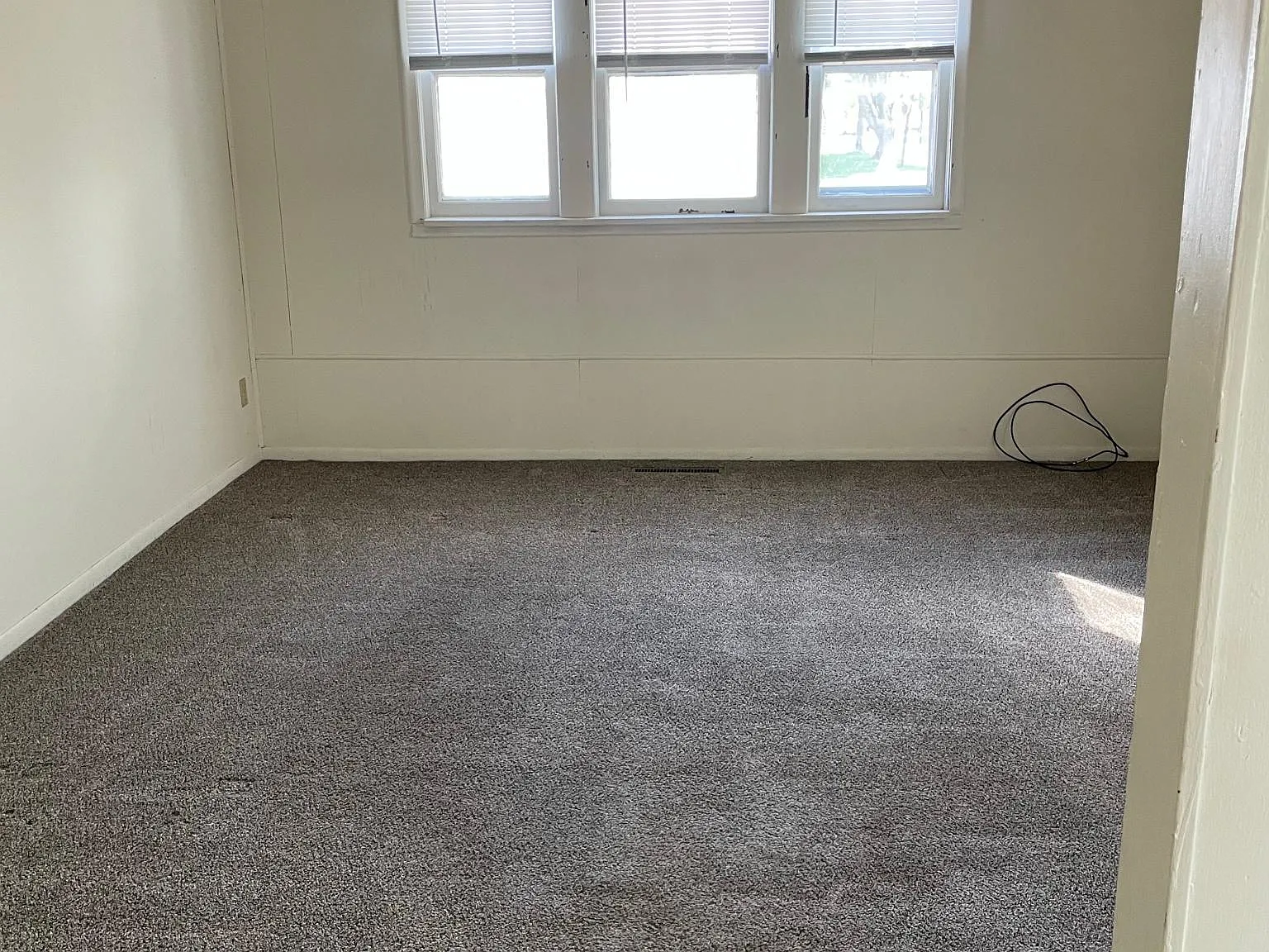 4 bed, 1300 sqft, $1,200 — Photo 3