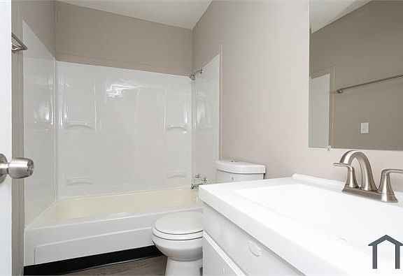 3rd image of 4671 NW 50th St #C