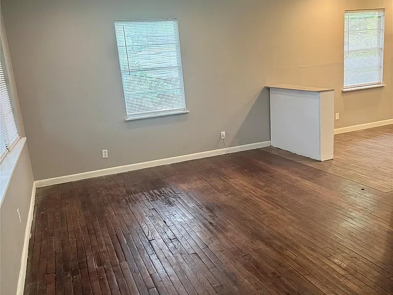 7915 Flintridge Dr — Photo 1
