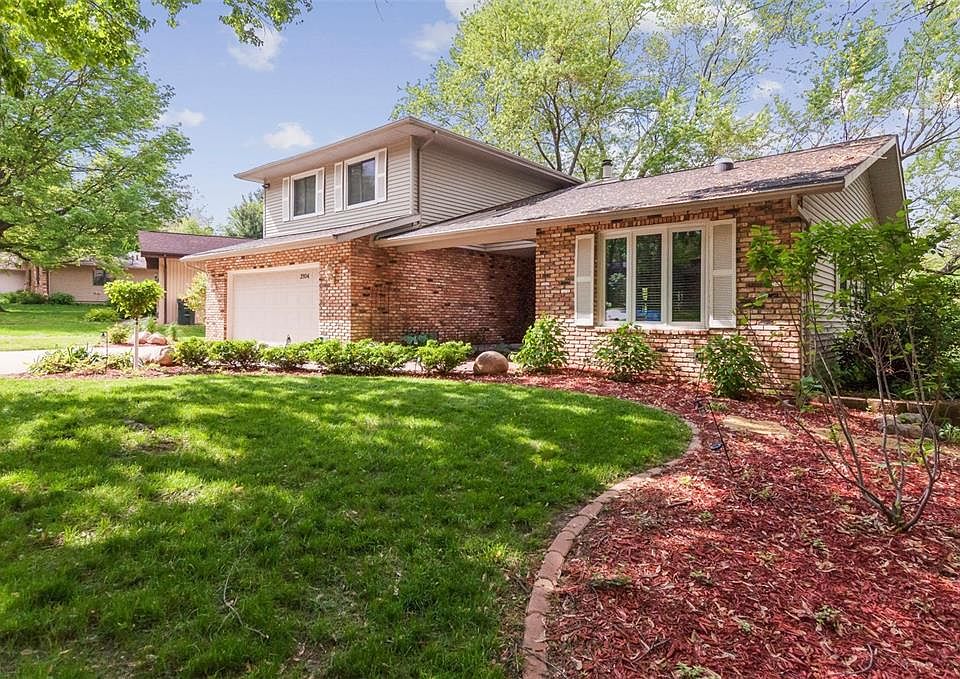 1st image of 2104 Sandalwood Dr NE