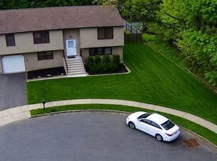 9 Barry Ln, Hazlet, NJ 07730