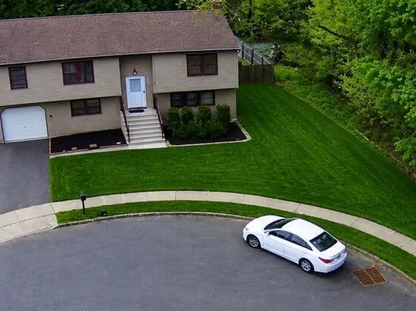 9 Barry Lane, Hazlet, NJ 07730