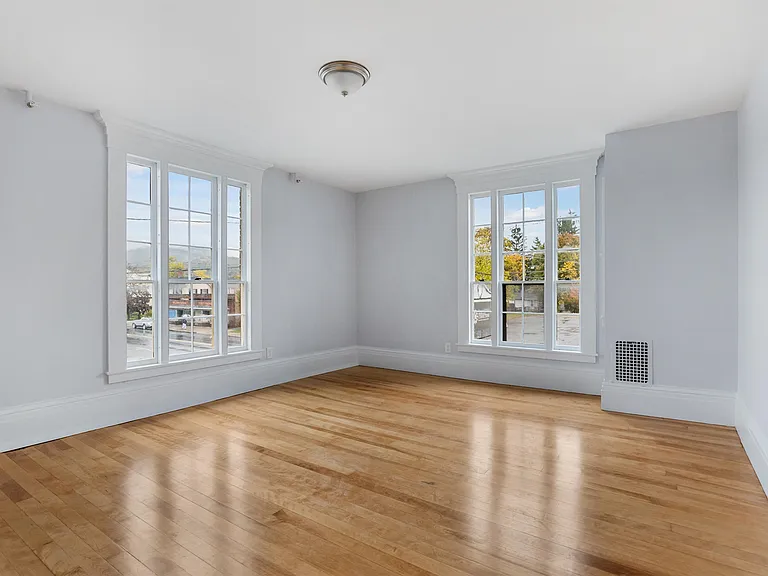 109 Pleasant St #203 — Photo 12