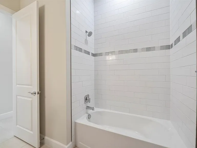 818 SE Courances Dr — Photo 26