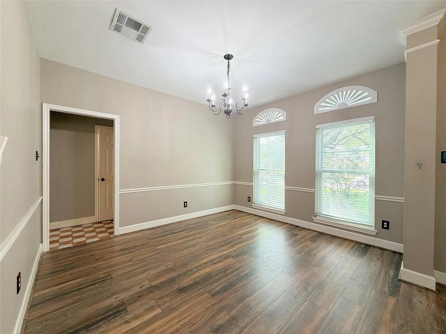 4 bed, 2.5 bath, 2338 sqft, $2,650 — Photo 4