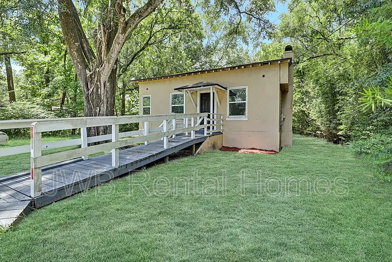 8264 Moncrief Dinsmore Rd