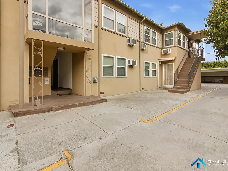 11555 Burbank Blvd #6 — Photo 15