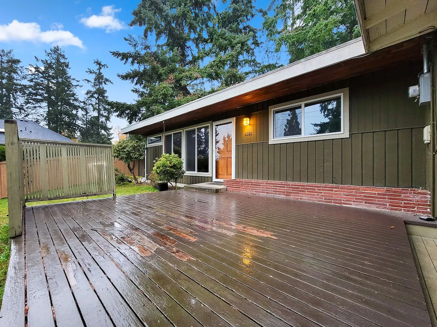 Cozy rambler with large outdoor space — Photo 3