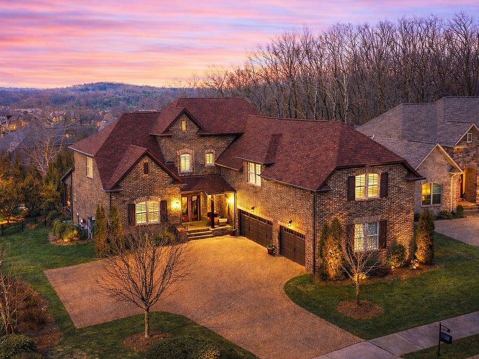 1st image of 303 Scarsdale Dr S