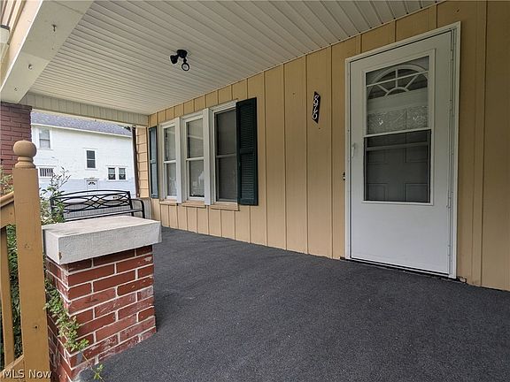 3rd image of 876 Avon St