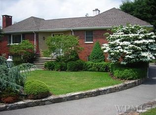 2 Salvatore Cir, Mount Kisco, NY 10549