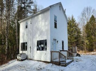 14 Yorks Ln, Gardiner, ME 04345